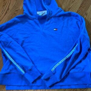 Women’s Tommy Hilfiger Sport cropped sweatshirt Medium. Never worn .